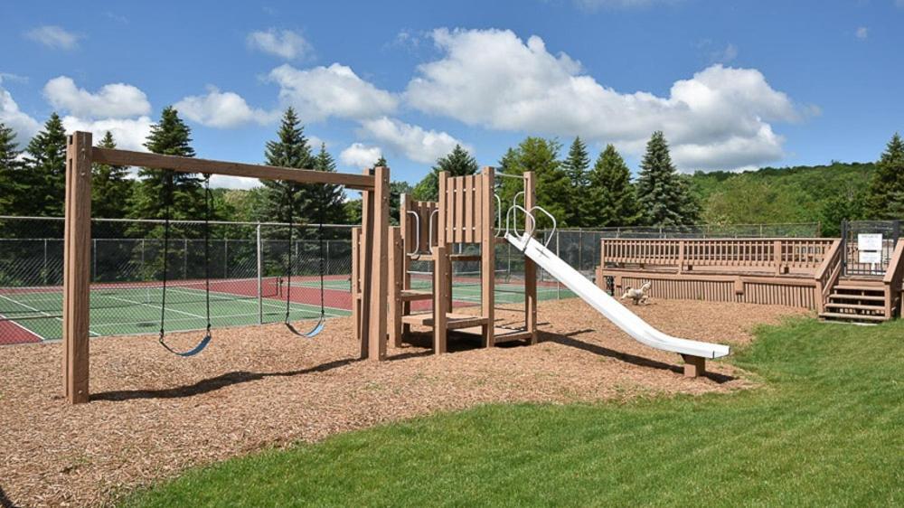 Apartment Seven Springs Sunridge 3 Bedroom Standard Condo, Pet Friendly! *